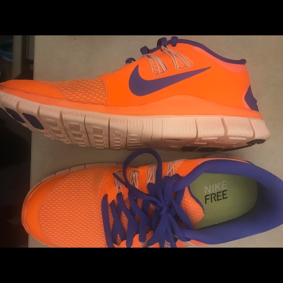 Nike - Picture 2 of 3